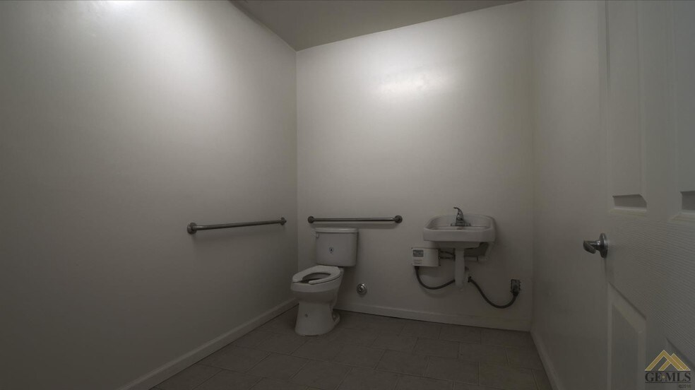 More Photos Of 530 Union Ave, Bakersfield Storefront Retail Office For Sale