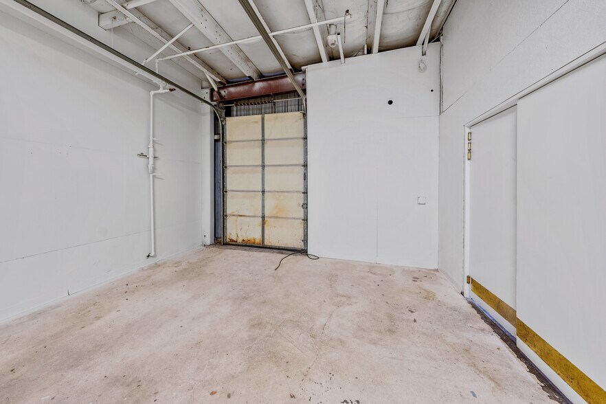 More Photos Of 1385 Antelope Rd, White City Manufacturing For Lease