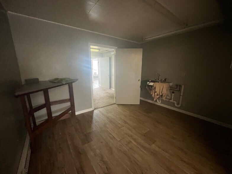 More Photos Of 407 N Main St, Valentine Loft Creative Space For Sale