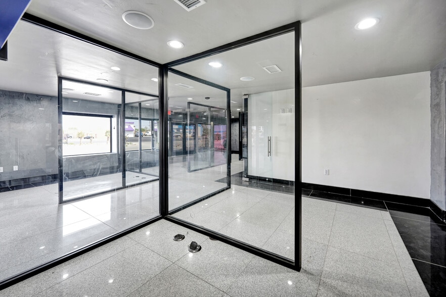 More Photos Of 2903 Wall St, Midland Office For Lease