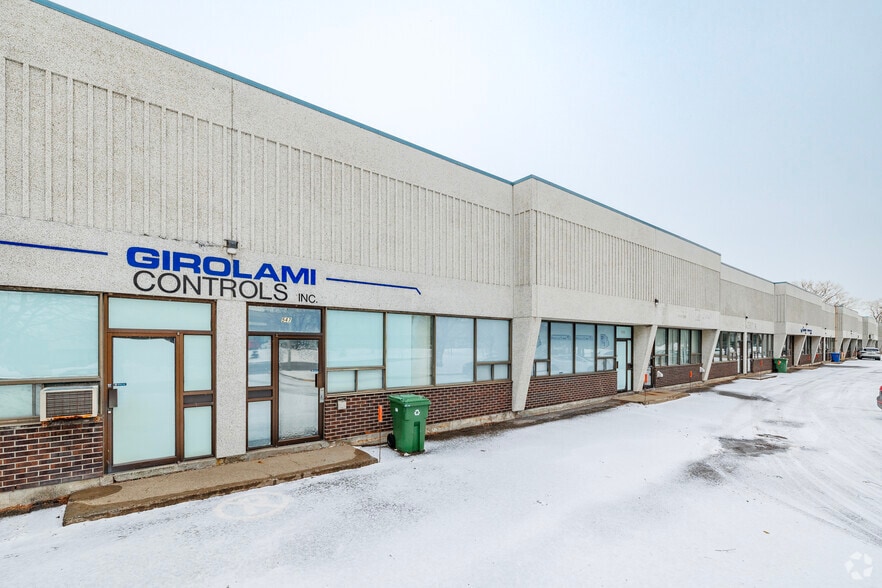 More Photos Of 509-549 Av Lépine, Dorval Warehouse For Lease