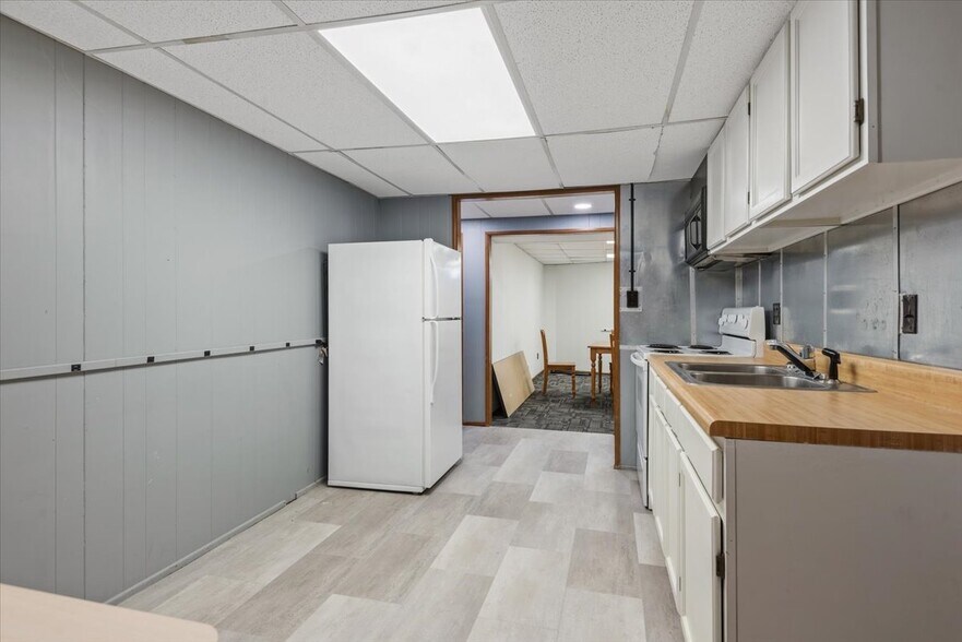 More Photos Of 2060 W Monroe St, Springfield Office For Sale