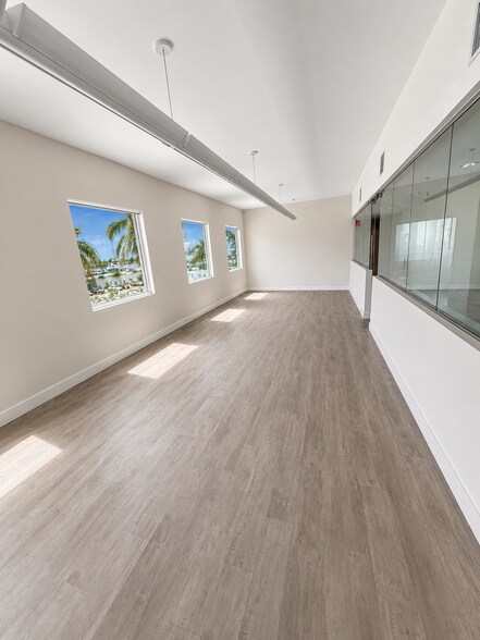 More Photos Of 201 N Ocean Dr, Hollywood Storefront Retail Office For Lease