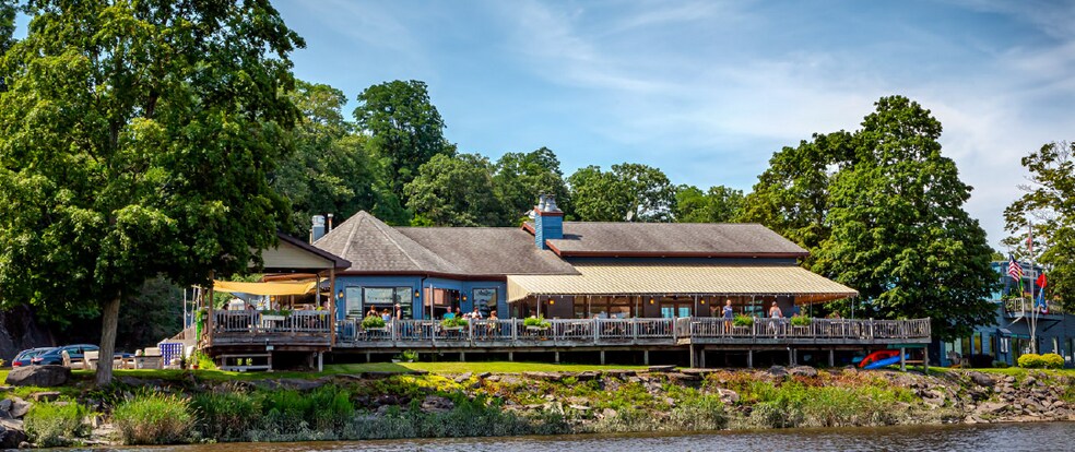 Primary Photo Of 80 Shady Harbor Dr, New Baltimore Restaurant For Lease