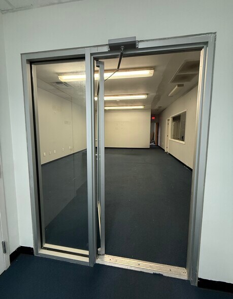 More Photos Of 10501 S Orange Ave, Orlando Light Manufacturing For Lease