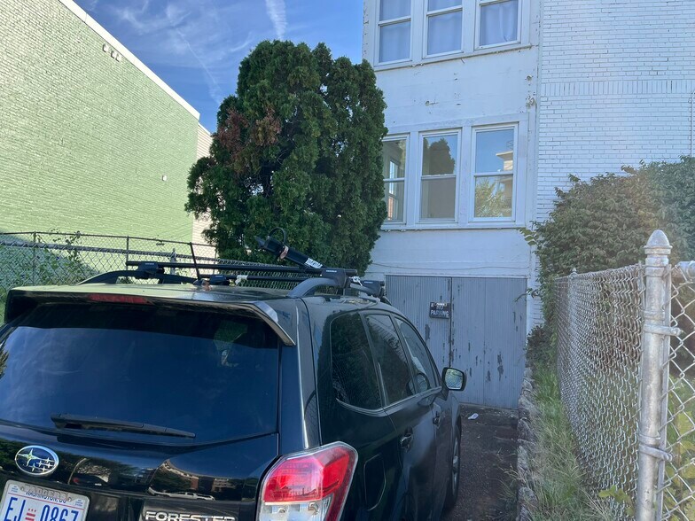 More Photos Of 5 Barney Cir SE, Washington Medical For Lease
