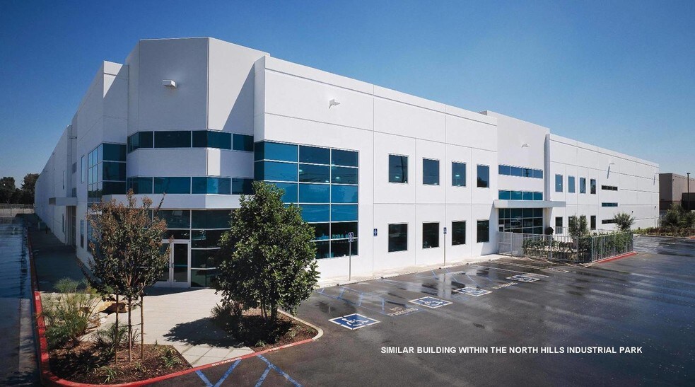 More Photos Of 16719 Schoenborn St, North Hills Warehouse For Lease