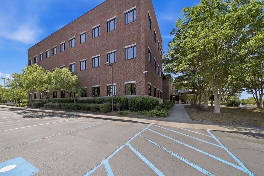 More Photos Of 1900 10th Ave, Columbus Medical For Lease