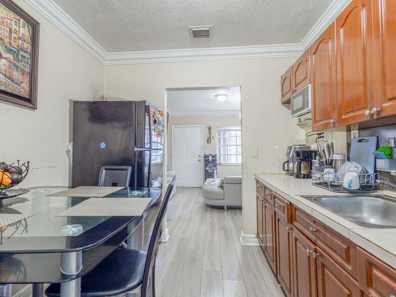 More Photos Of 3490 NW 32nd Ave, Miami General Retail For Sale