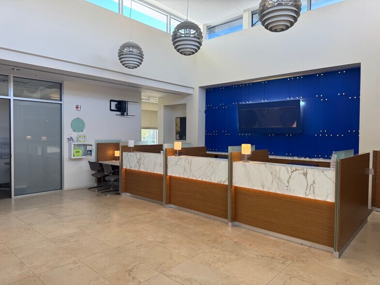 More Photos Of 5576 Grove Blvd, Hoover Bank For Lease