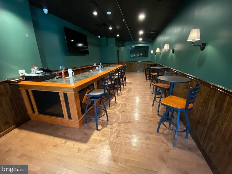 More Photos Of 114-118 N Centre St, Pottsville Bar For Sale