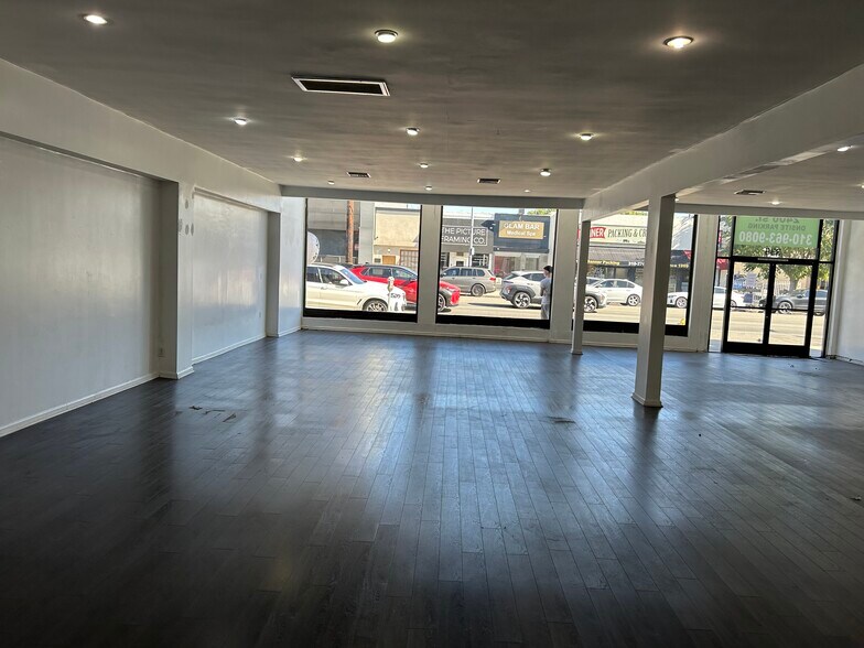 More Photos Of 337-355 N La Cienega Blvd, Los Angeles Storefront For Lease