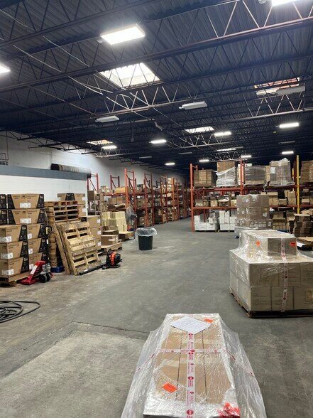 More Photos Of 12 Lehigh St, Providence Service For Lease