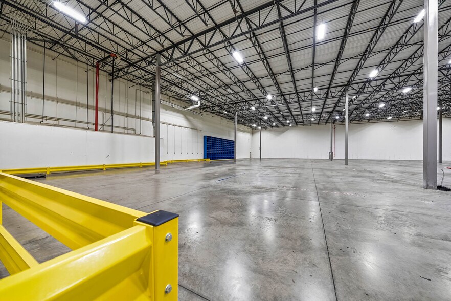 More Photos Of 4689 Industry Dr, Medford Distribution For Lease