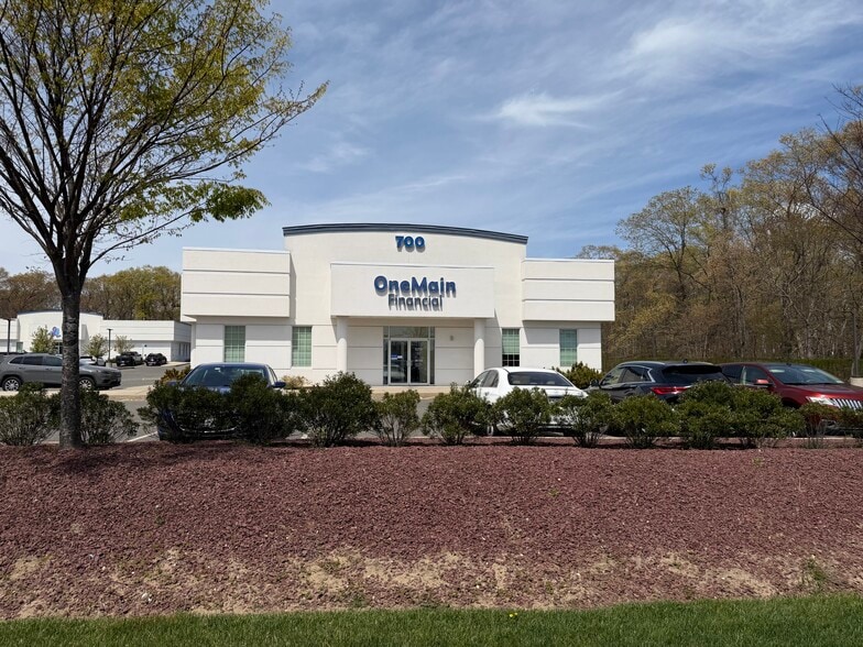 Primary Photo Of 700 Old Country Rd, Riverhead Medical For Lease