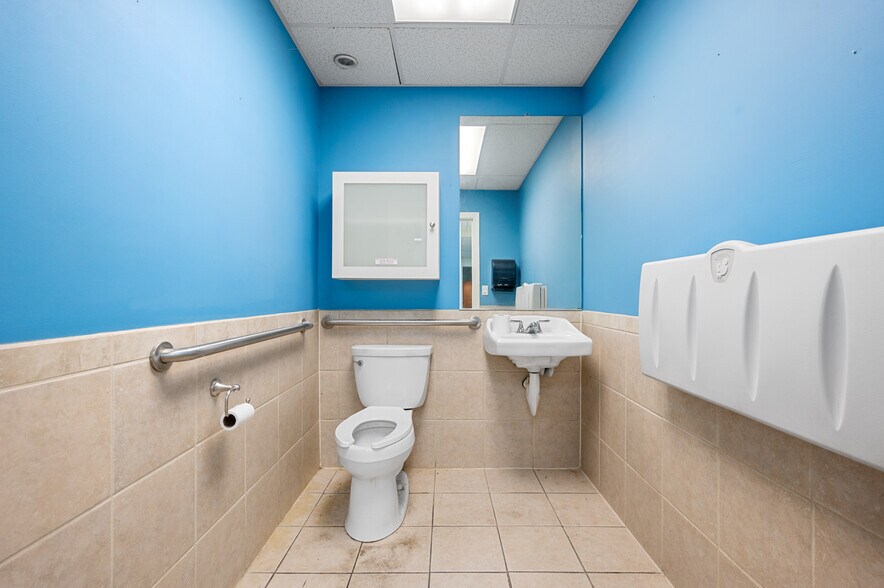 More Photos Of 7703 Perry Hwy, Pittsburgh Freestanding For Lease