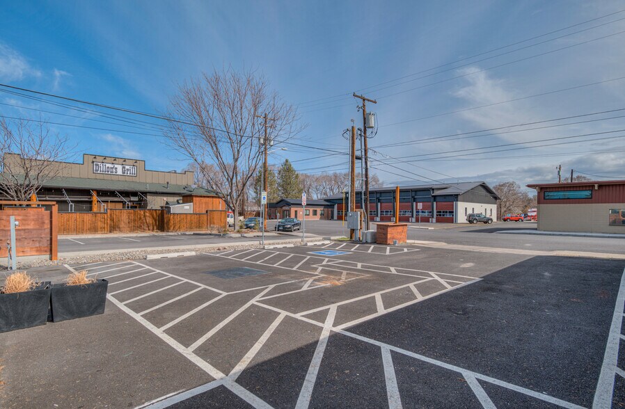 More Photos Of 420 N Main St, Prineville Restaurant For Lease