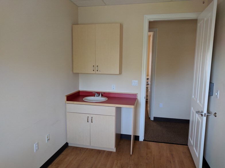 More Photos Of 3863-3869 Clairemont Dr, San Diego Medical For Lease