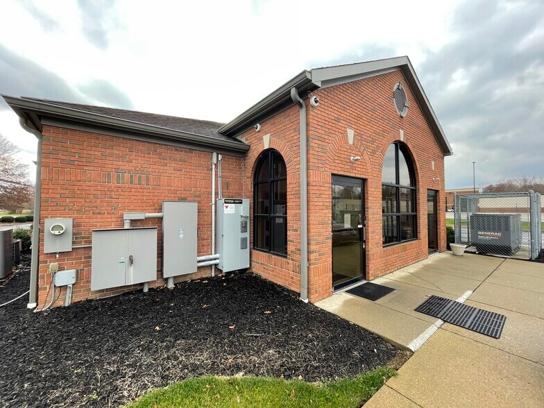 More Photos Of 7215 Riverport Plaza Dr, Louisville Freestanding For Sale