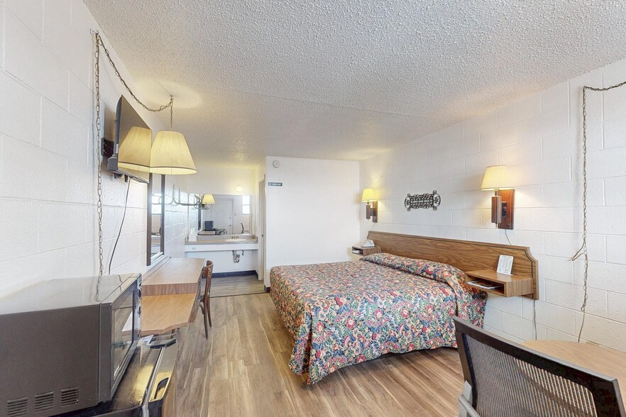More Photos Of 5634 E Paisano Dr, El Paso Hotel For Sale