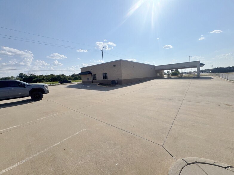 More Photos Of 2618 Old Iowa Park Rd, Wichita Falls Bank For Sale