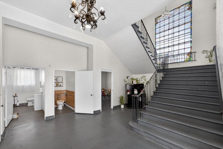 More Photos Of 7101 Menlo Ave, Los Angeles Religious Facility For Sale