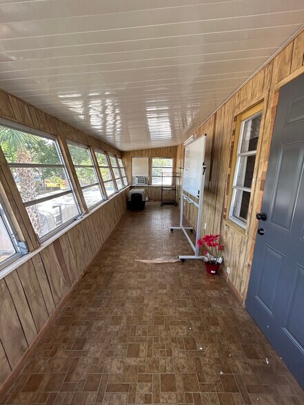 More Photos Of 6703 Massachusetts Ave, New Port Richey Showroom For Sale