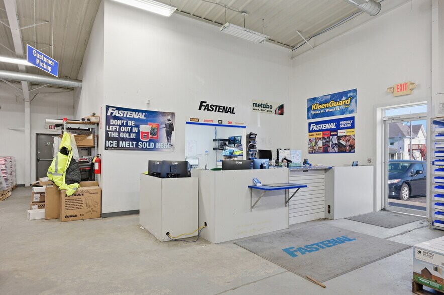 More Photos Of 1429 W Main St, Greenfield Freestanding For Lease