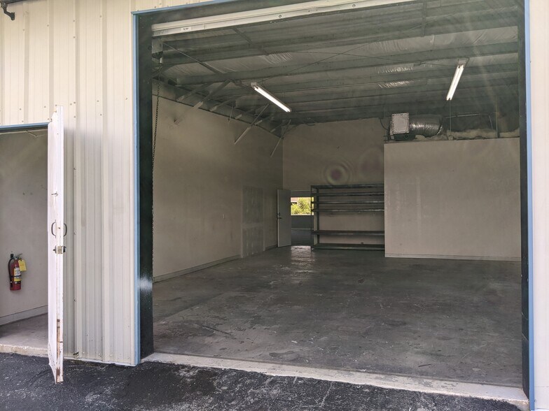 More Photos Of 23330 Harborview Rd, Port Charlotte Flex For Lease