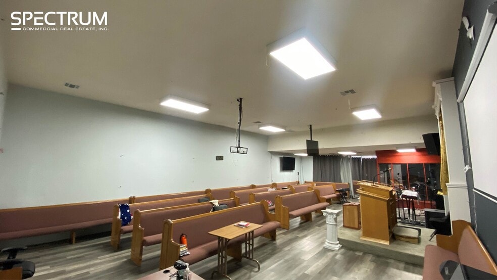 More Photos Of 7250-7256 Reseda Blvd, Reseda Storefront For Lease