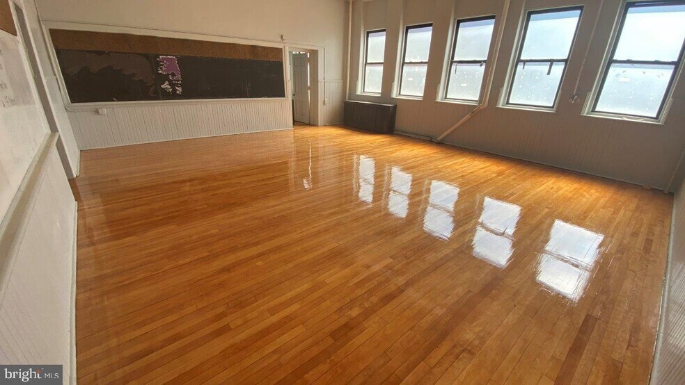 More Photos Of 6649 Tulip St, Philadelphia Schools For Lease