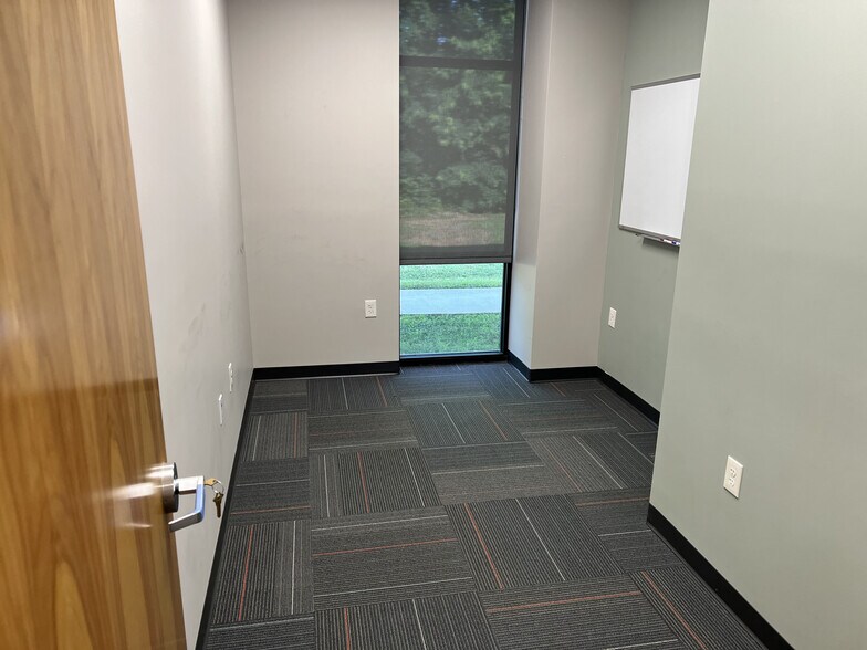 More Photos Of 1053 E London Park Dr, Forest Service For Lease