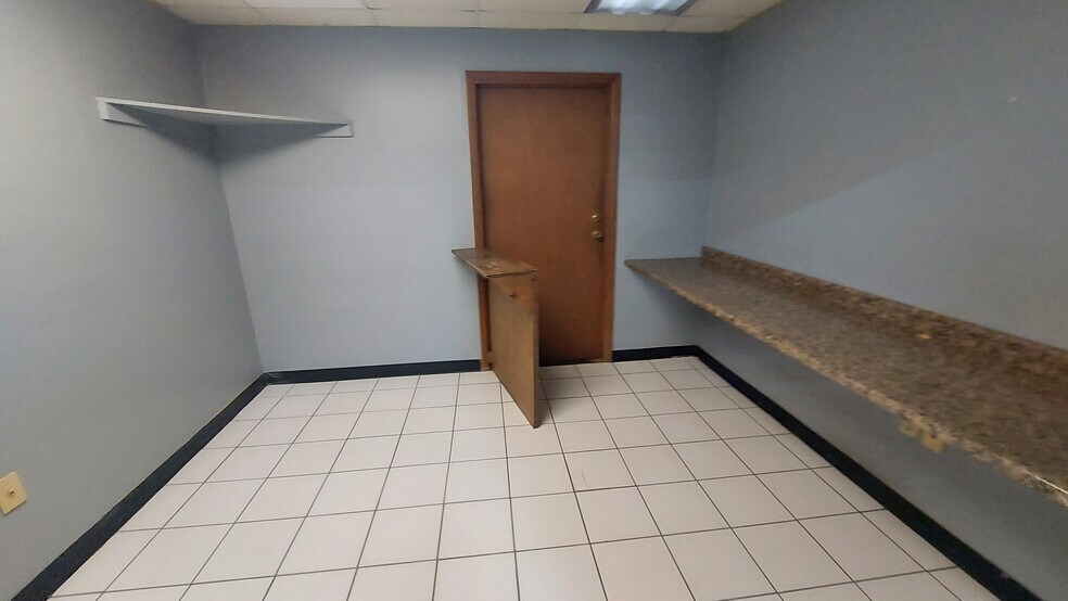 More Photos Of 581 W High St, Pottstown Service For Lease