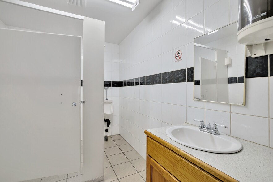 More Photos Of 1727 Division Rd N, Kingsville Restaurant For Sale