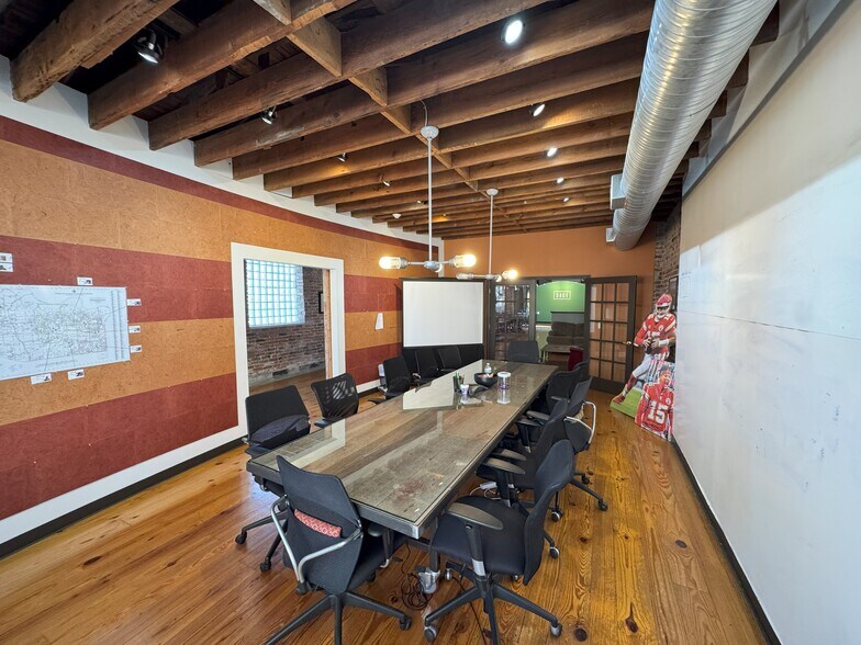 More Photos Of 1525-1527 Locust St, Kansas City General Retail For Lease