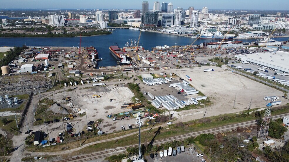More Photos Of 1650 Hemlock St, Tampa Warehouse For Lease