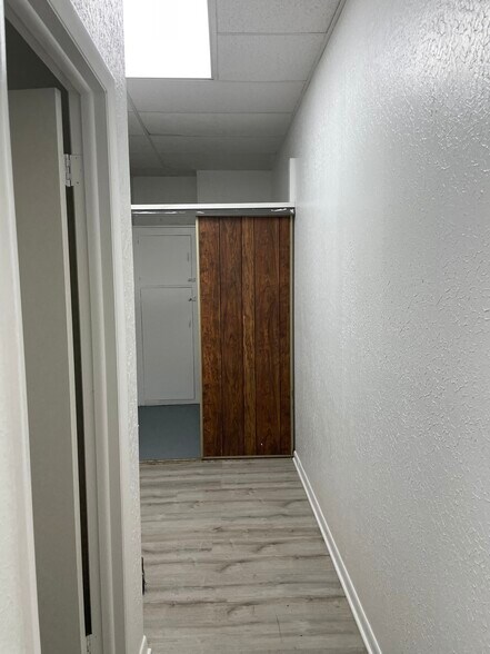 More Photos Of 1310 Central Ave, Middletown Storefront Retail Office For Lease