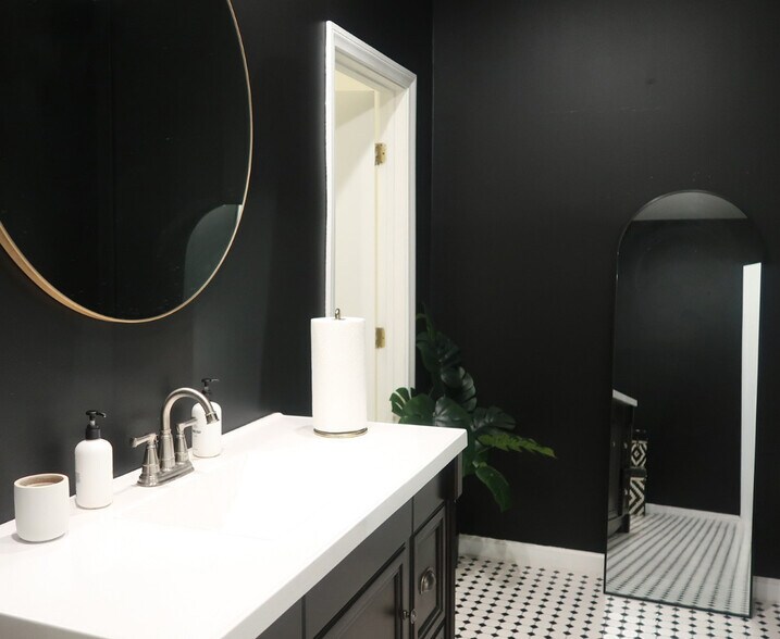 More Photos Of 843 S Los Angeles St, Los Angeles Warehouse For Lease