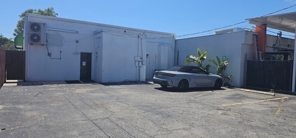 More Photos Of 1411 N Dixie Hwy, Lake Worth Freestanding For Lease
