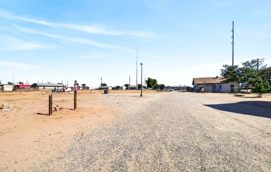 More Photos Of 11398 Bartlett Ave, Adelanto Contractor Storage Yard For Sale