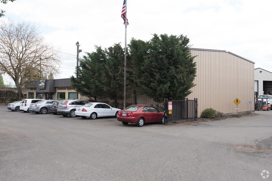 More Photos Of 18650 SW Pacific Hwy, Tualatin Warehouse For Lease
