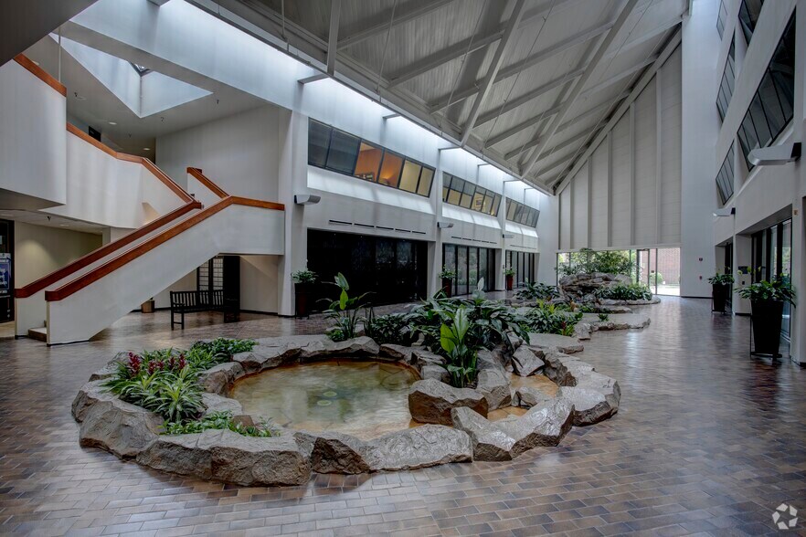 More Photos Of 800 Bering Dr, Houston Office For Lease