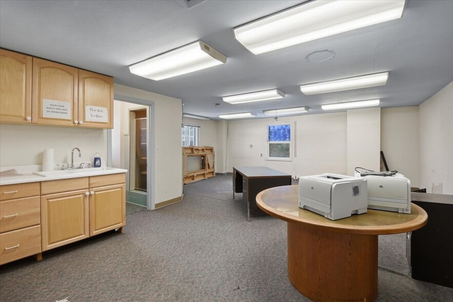 More Photos Of 10310 Aurora Ave N, Seattle Warehouse For Sale