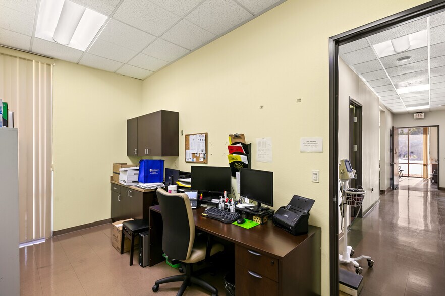 More Photos Of 7170 Smoke Ranch Rd, Las Vegas Office For Lease