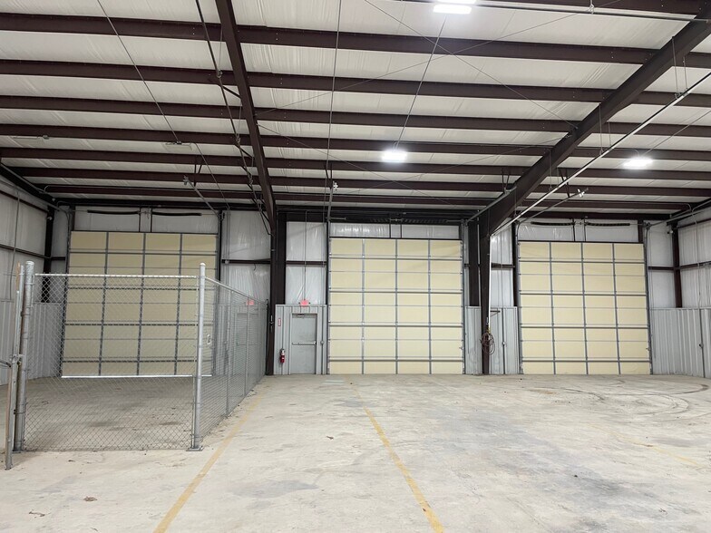 More Photos Of 586 County Road 429, Pleasanton Industrial For Sale