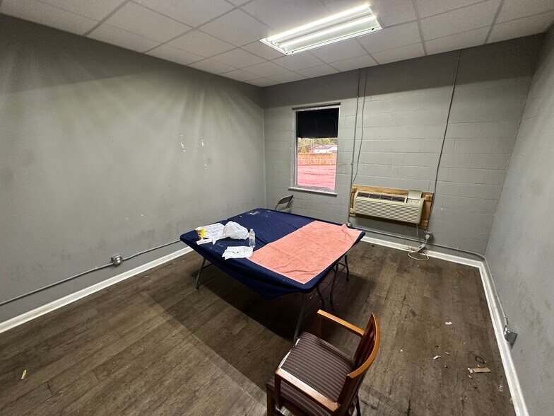 More Photos Of 2211 Windsor St, Chattanooga Service For Sale