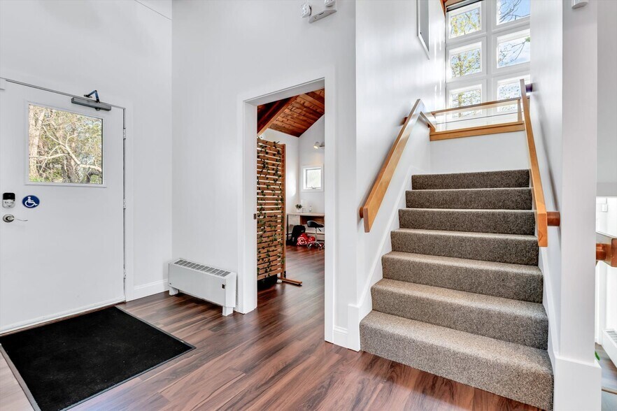 More Photos Of 1049 Main St, West Barnstable Medical For Sale