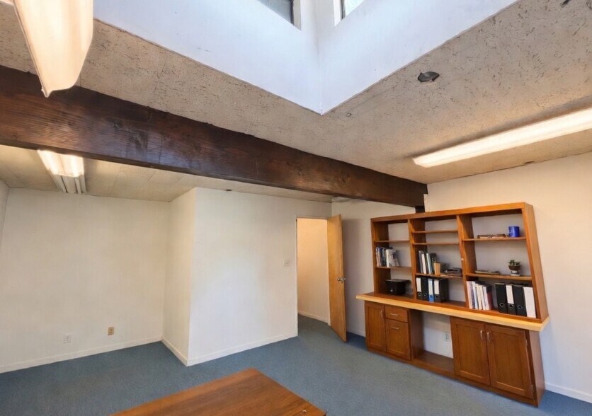 More Photos Of 106 Palmetto Dr, Pasadena Office For Sale