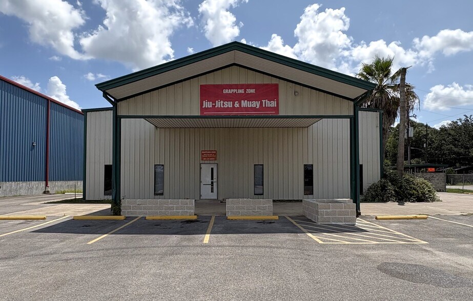 Primary Photo Of 3941 FM 521 (Almeda) Rd, Fresno Warehouse For Sale