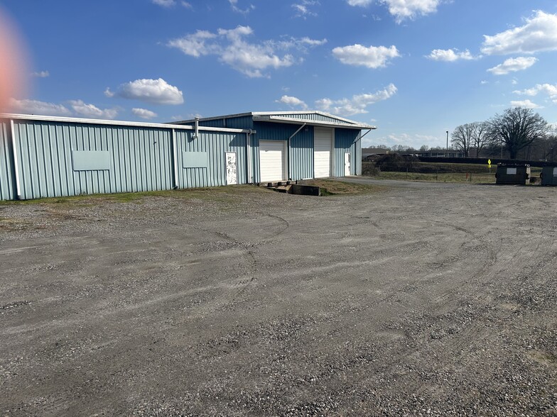 More Photos Of 444 Drake St, Statesville Warehouse For Lease